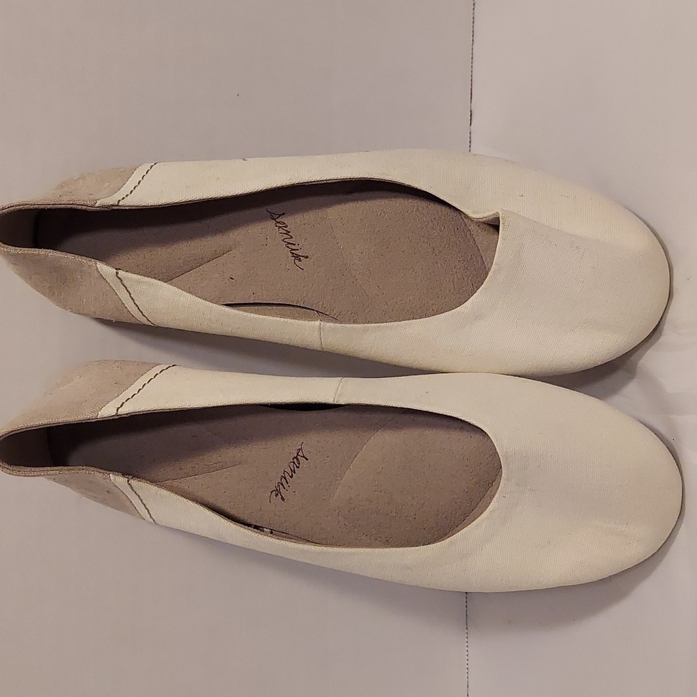 Sanuk Women's Cream & Tan Flats Size 7.5